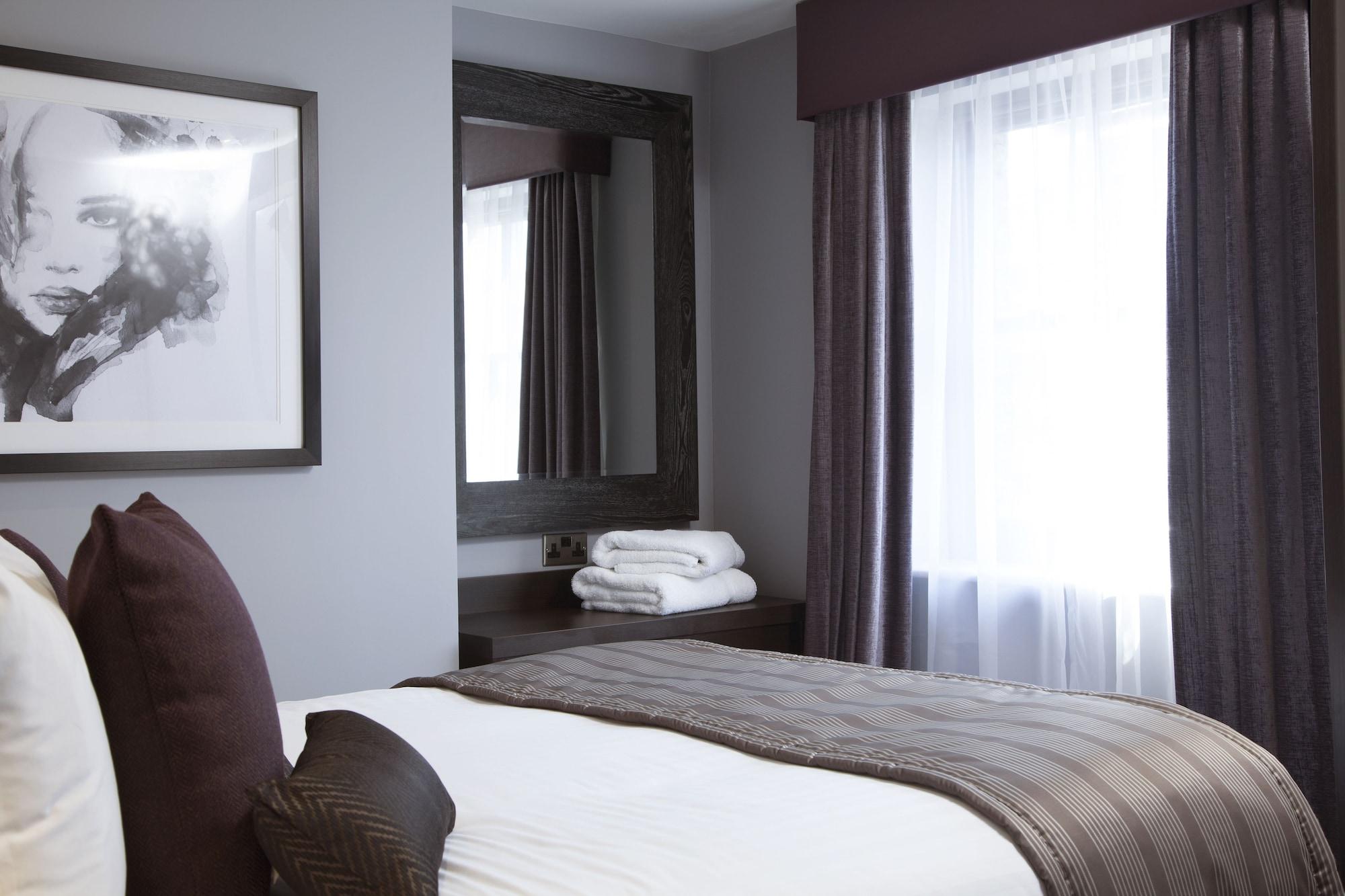 Epic Duke Street Aparthotel 4*
