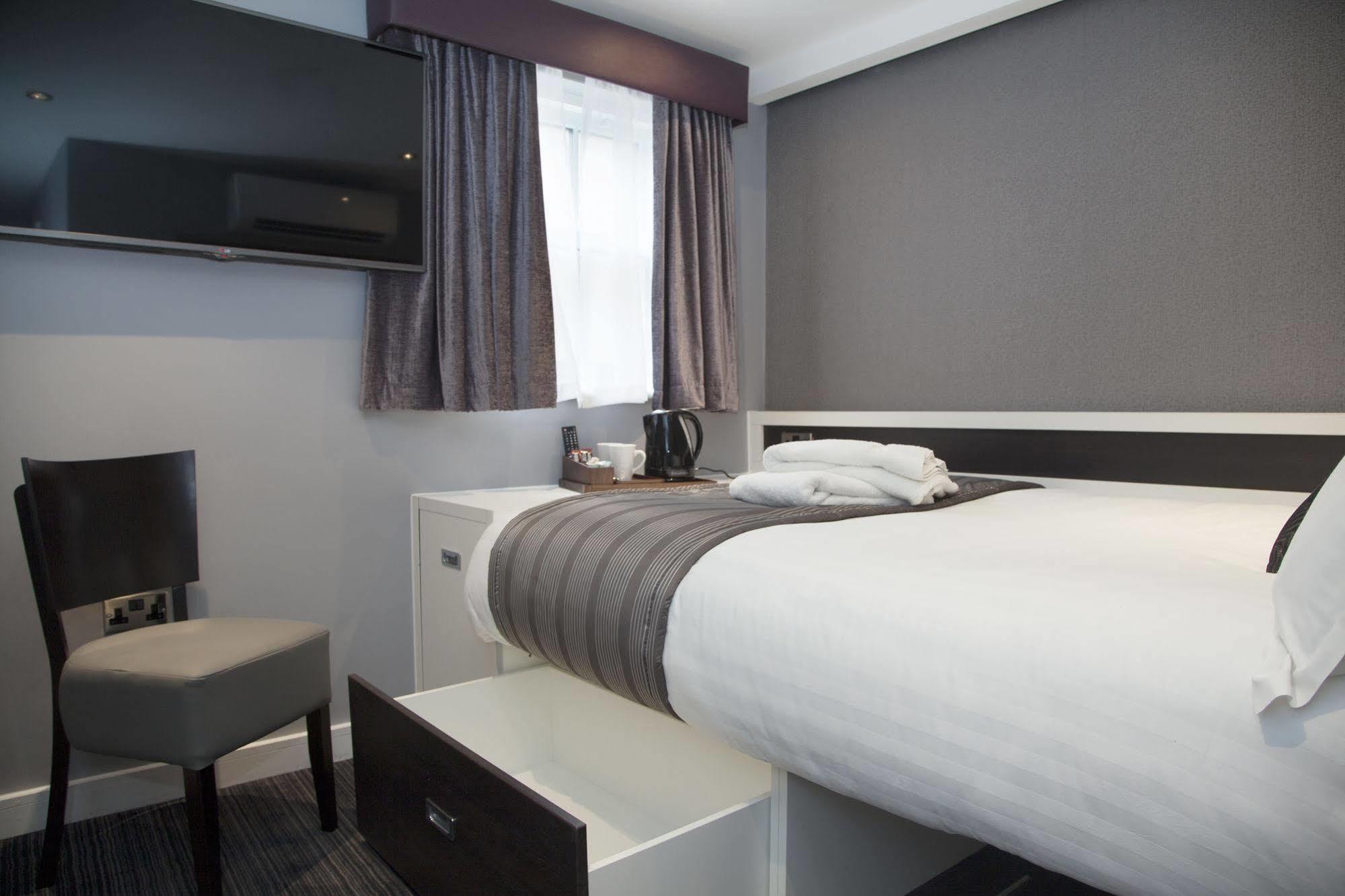 Epic Duke Street Aparthotel 4*