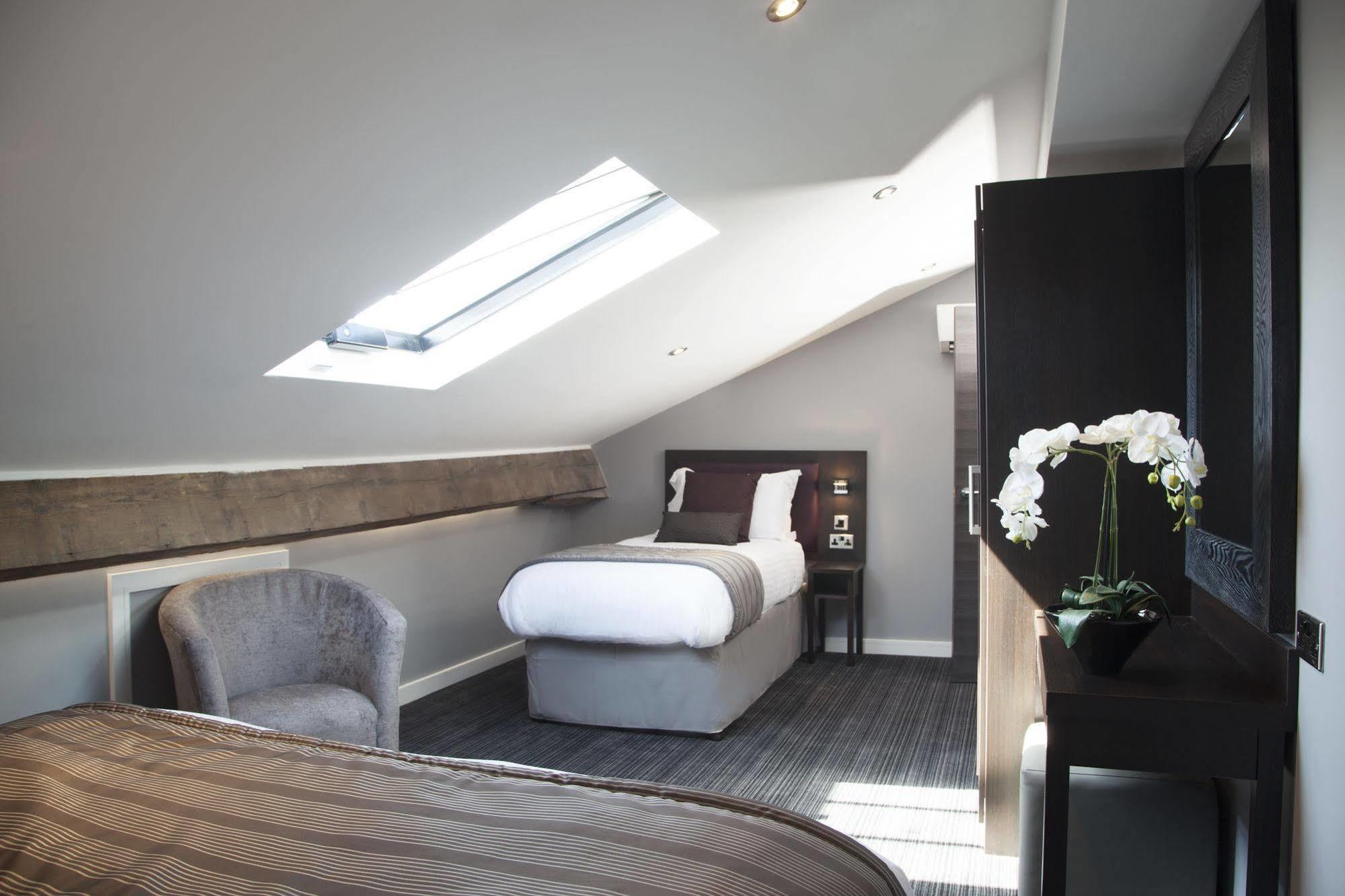 Epic Duke Street Aparthotel 4*